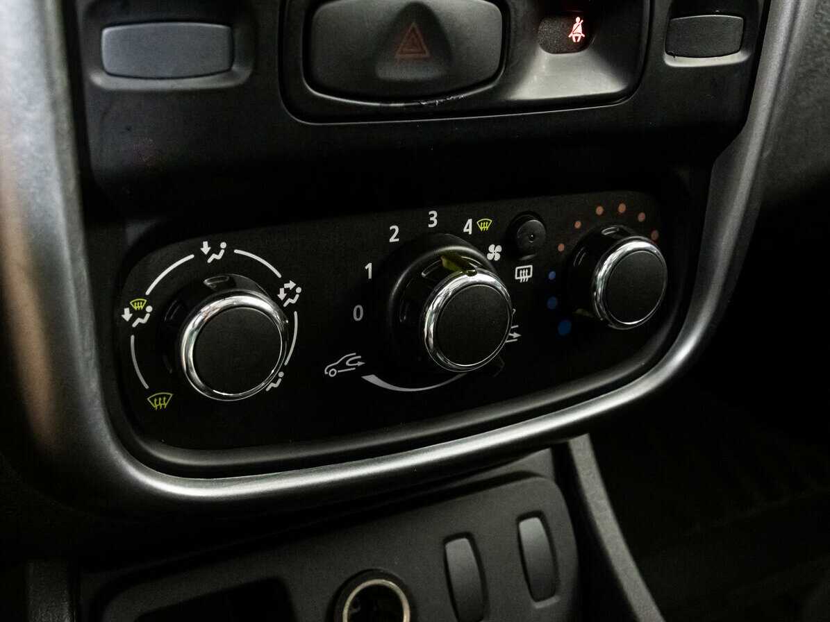 Renault Duster б/у, 2012, Механическая. Фото: #12