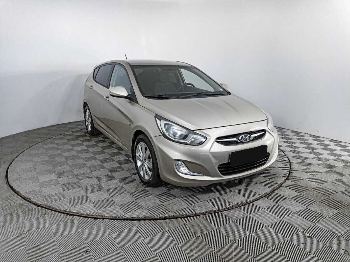 Hyundai Solaris б/у, 2012, Автоматическая. Фото: #2