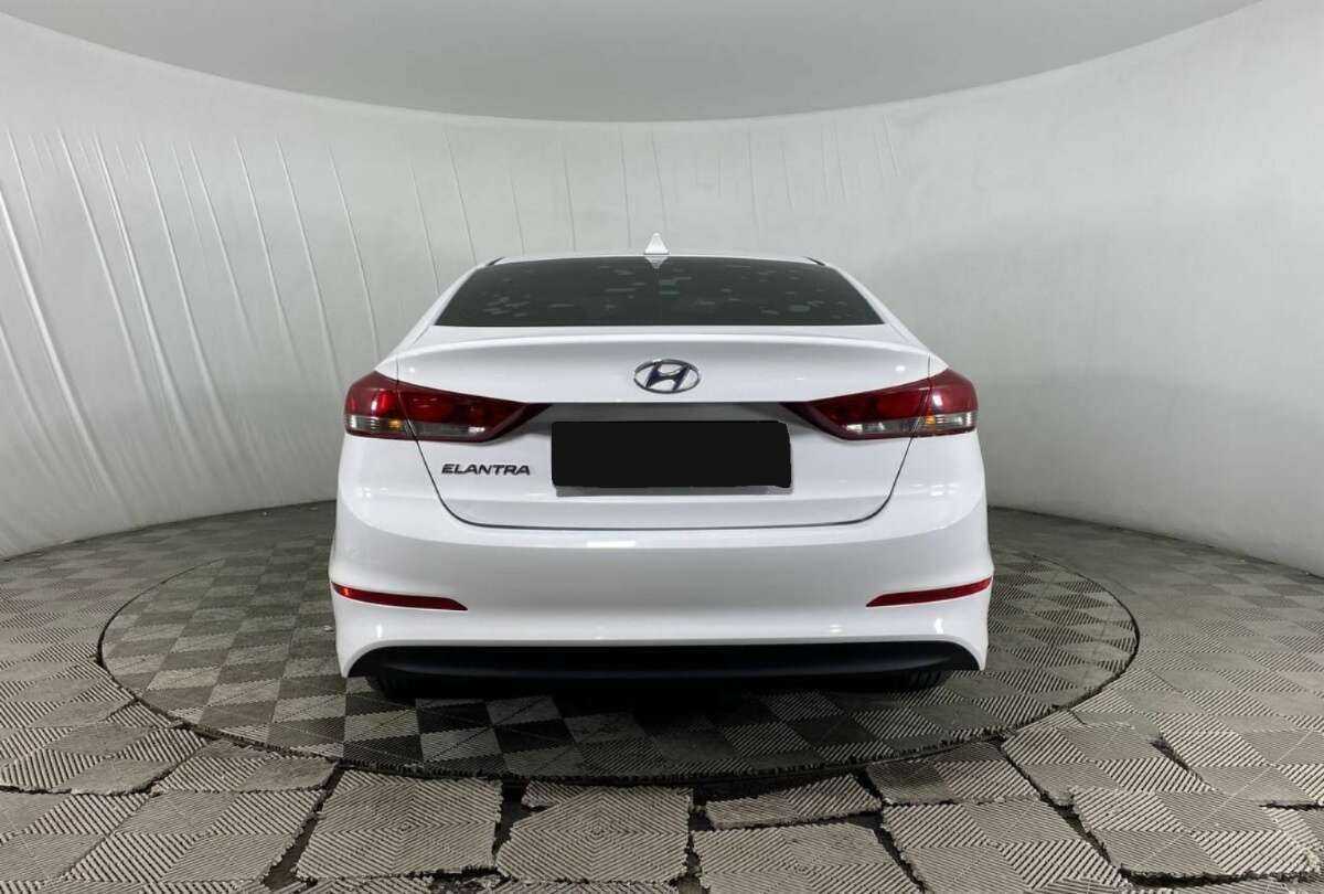 Hyundai Elantra б/у, 2017, Механическая. Фото: #5