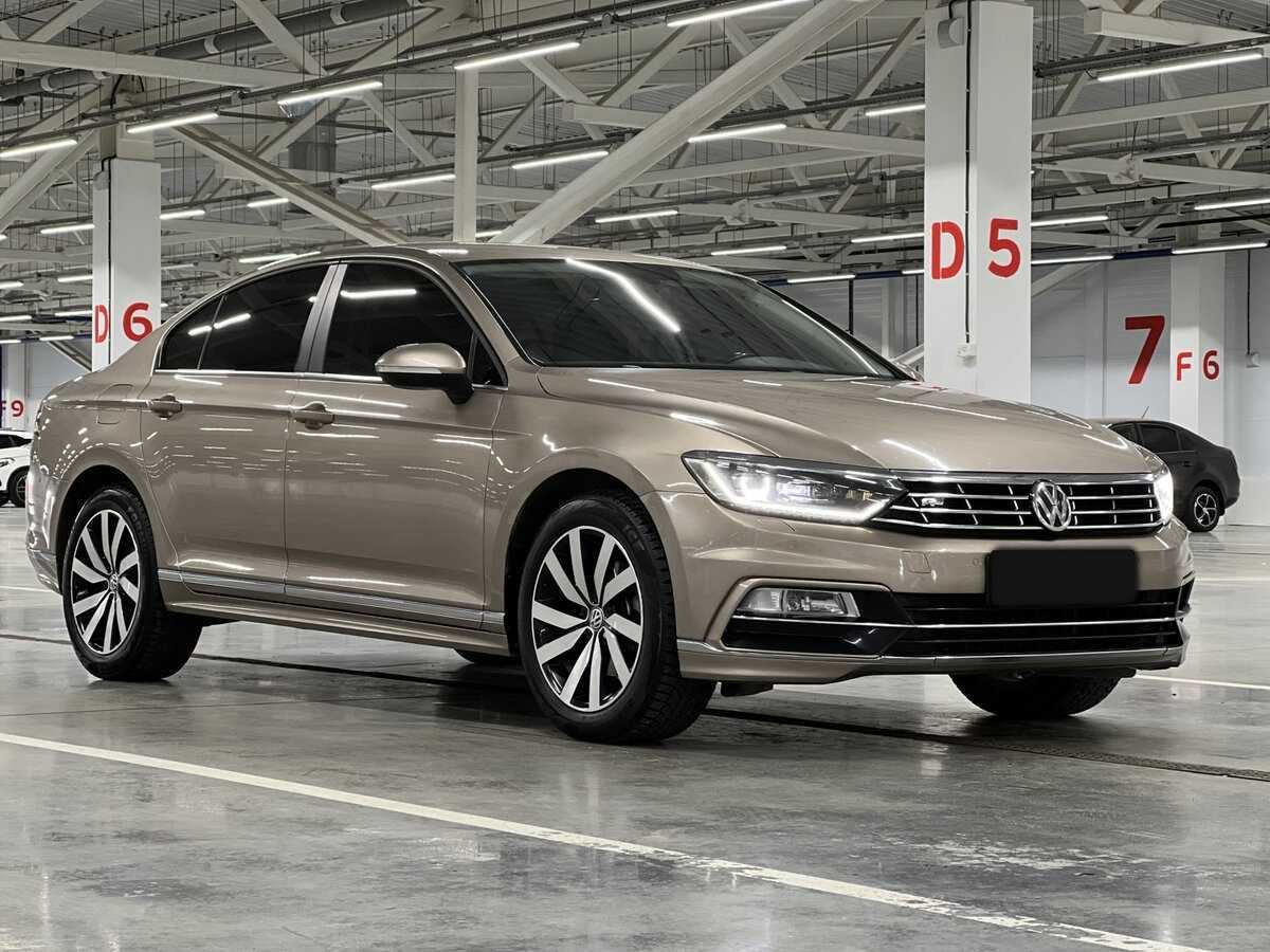 Volkswagen Passat б/у, 2016, Роботизированная. Фото: #2