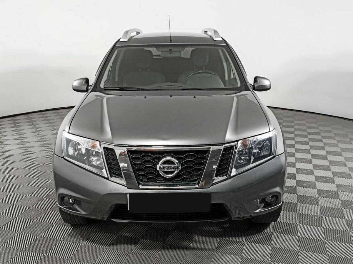 Nissan Terrano б/у, 2017, Механическая. Фото: #1