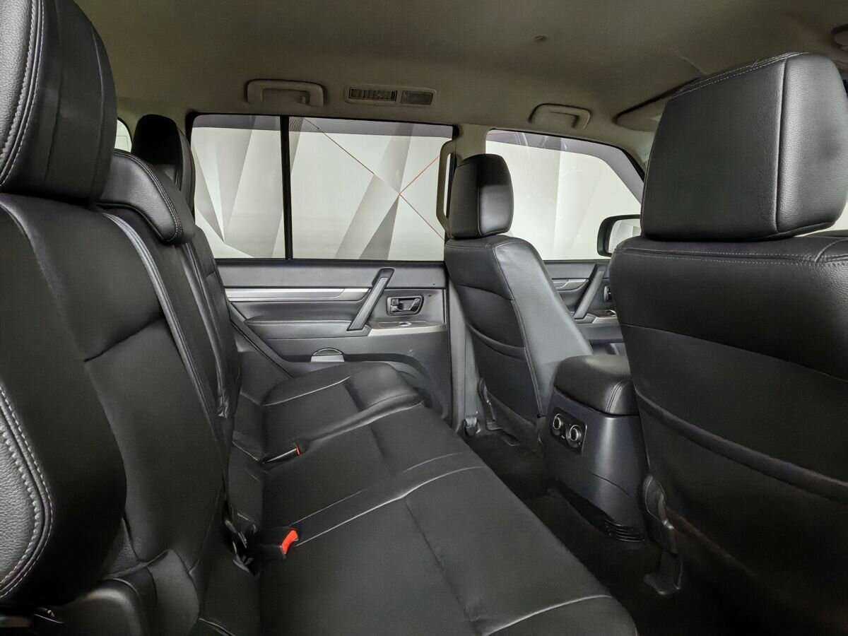 Mitsubishi Pajero б/у, 2015, Автоматическая. Фото: #11