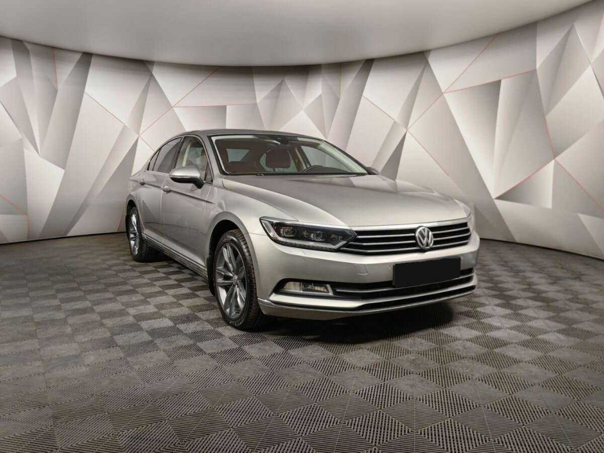 Volkswagen Passat б/у, 2017, Роботизированная. Фото: #2