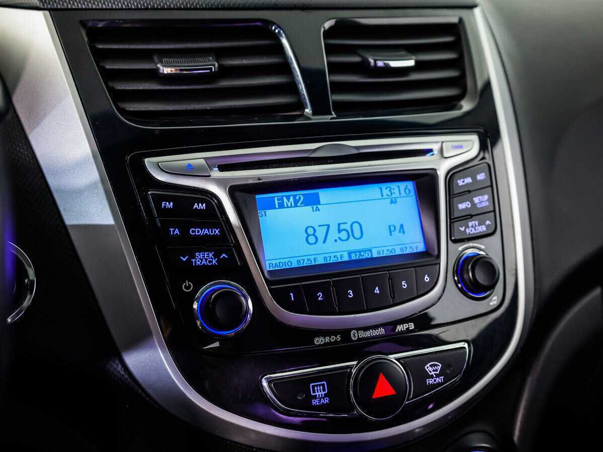 Hyundai Solaris б/у, 2012, Автоматическая. Фото: #12