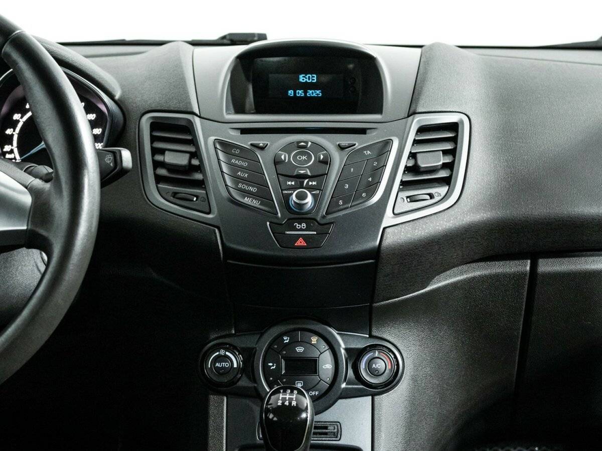 Ford Fiesta б/у, 2015, Механическая. Фото: #13