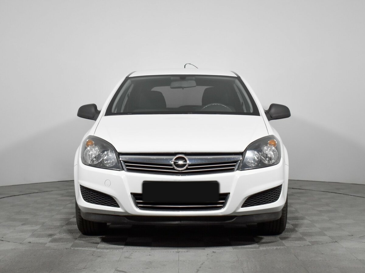 Opel Astra б/у, 2013, Механическая. Фото: #1