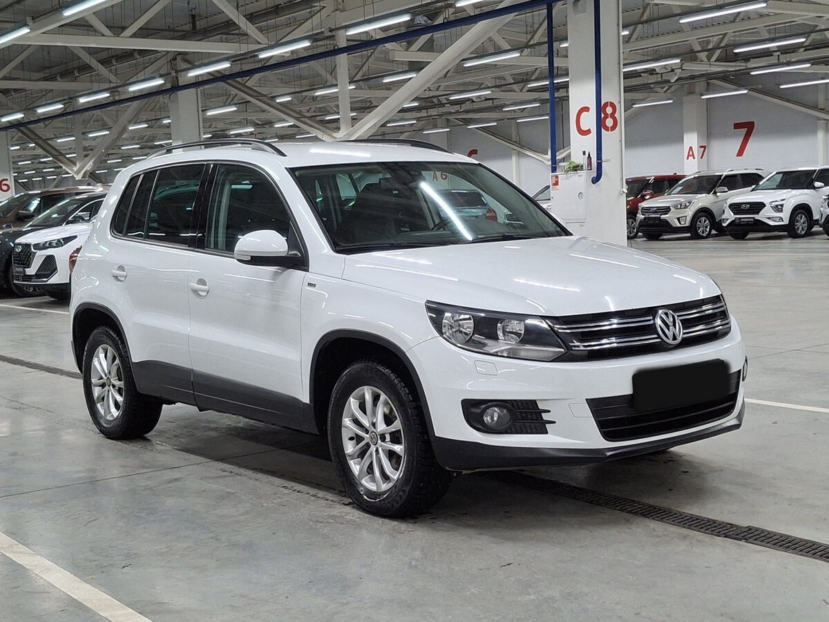 Volkswagen Tiguan б/у, 2016, Автоматическая. Фото: #2