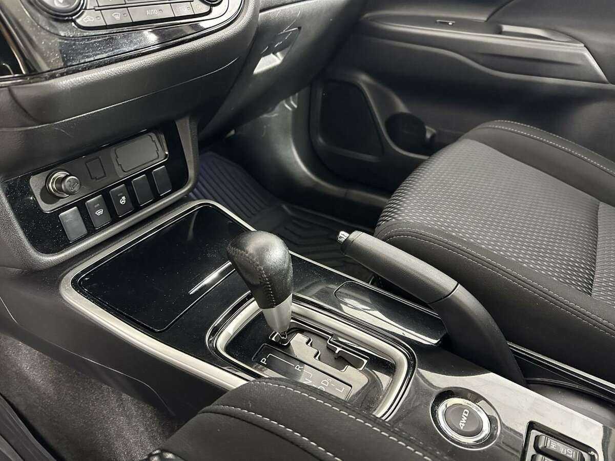 Mitsubishi Outlander б/у, 2017, Вариатор. Фото: #12