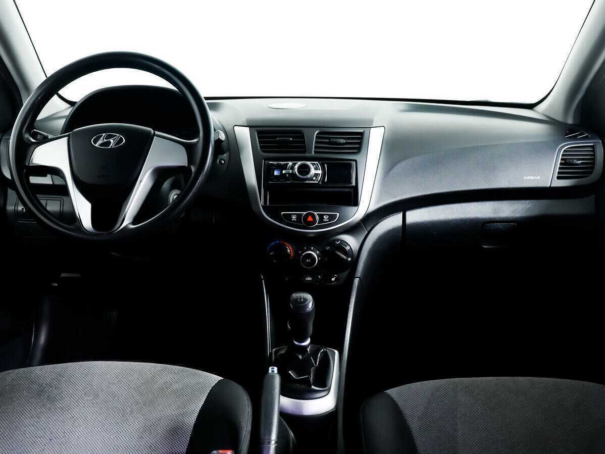 Hyundai Solaris б/у, 2012, Механическая. Фото: #10