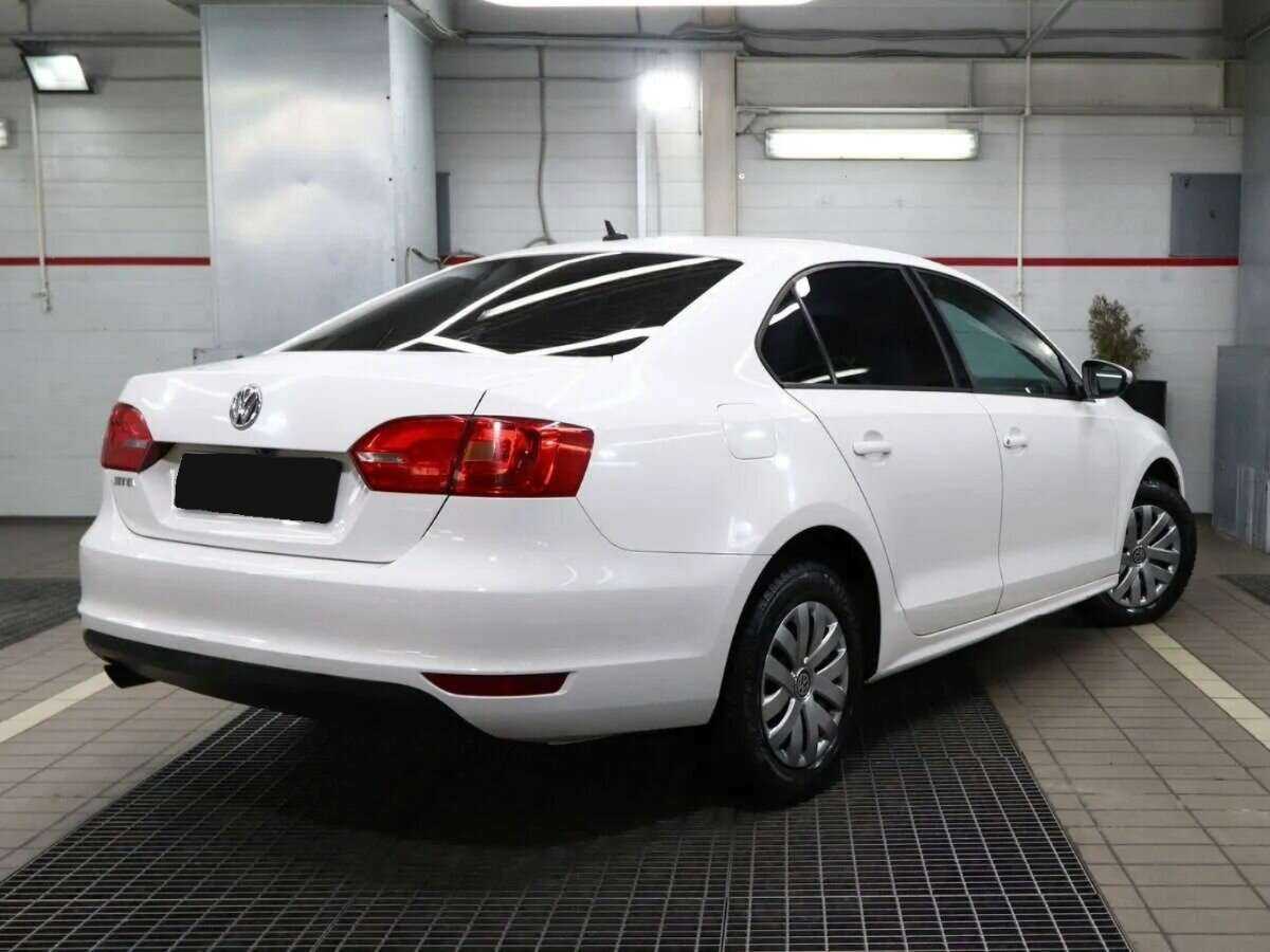 Volkswagen Jetta б/у, 2013, Механическая. Фото: #1
