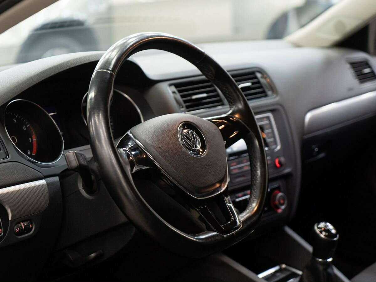 Volkswagen Jetta б/у, 2016, Механическая. Фото: #4