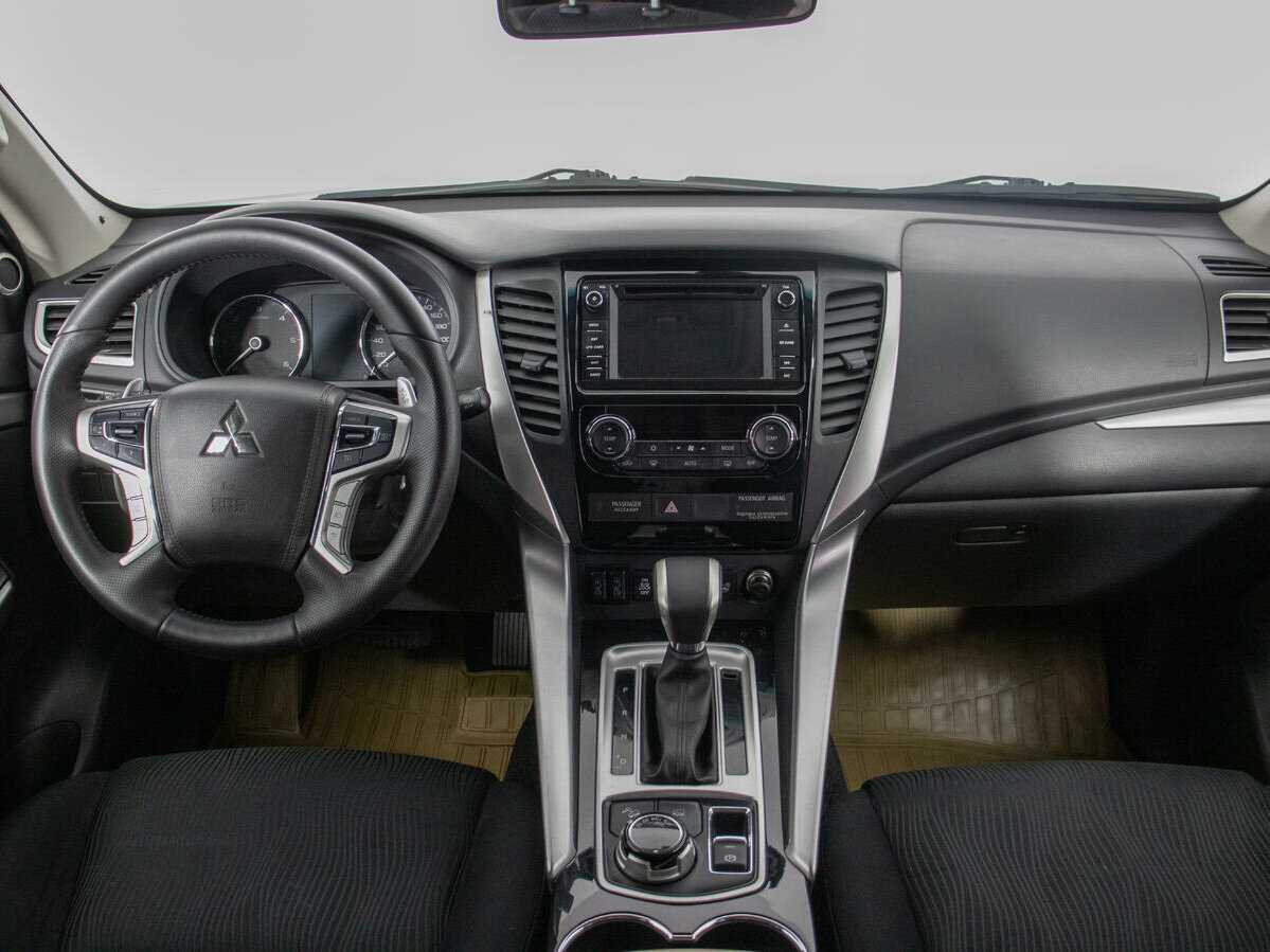 Mitsubishi Pajero Sport б/у, 2017, Автоматическая. Фото: #13