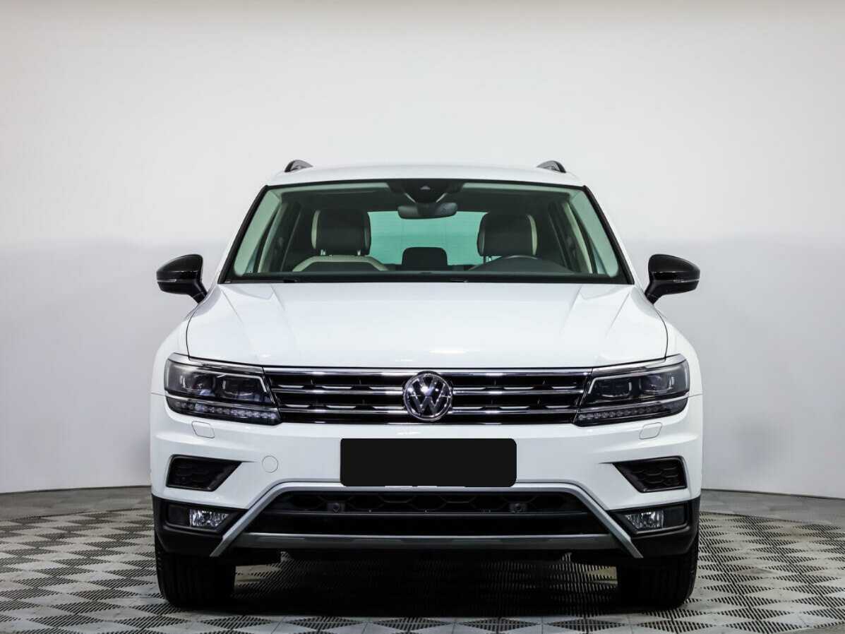 Volkswagen Tiguan б/у, 2019, Роботизированная. Посмотреть фото