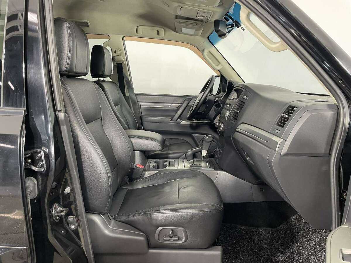 Mitsubishi Pajero б/у, 2012, Автоматическая. Фото: #11