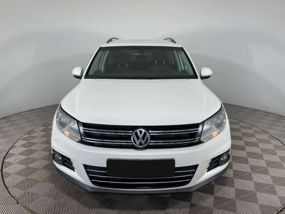 Volkswagen Tiguan б/у, 2013, Роботизированная. Фото: #1