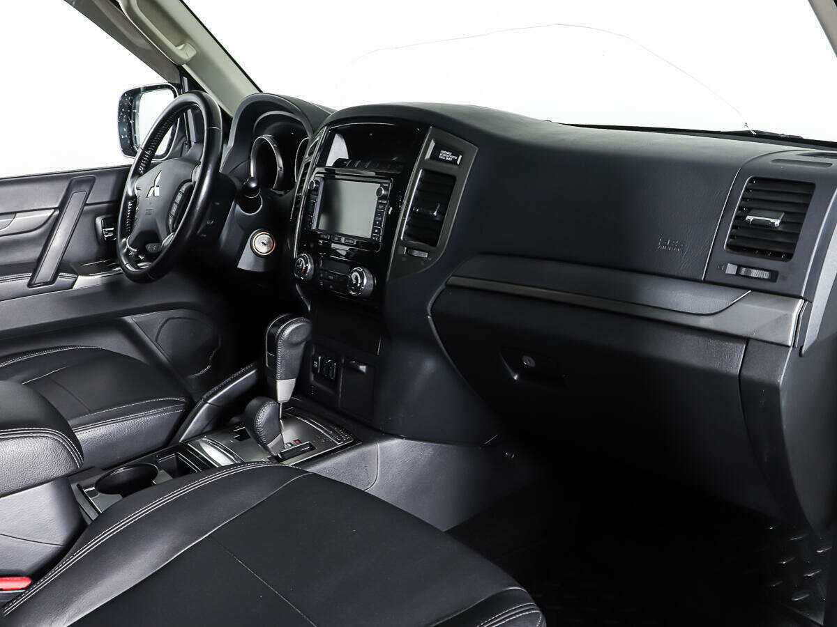 Mitsubishi Pajero б/у, 2014, Автоматическая. Фото: #6