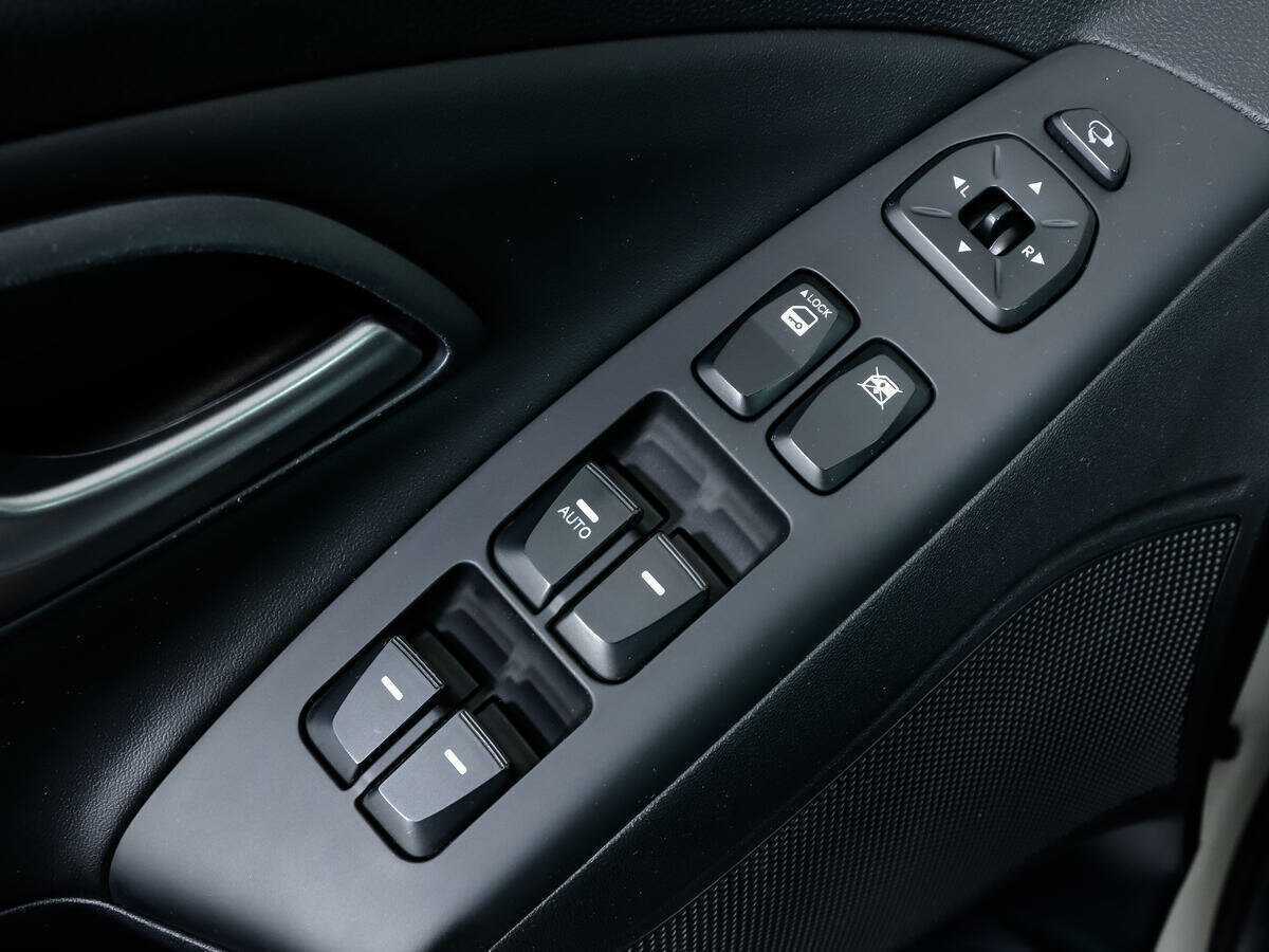 Hyundai ix35 б/у, 2014, Автоматическая. Фото: #9