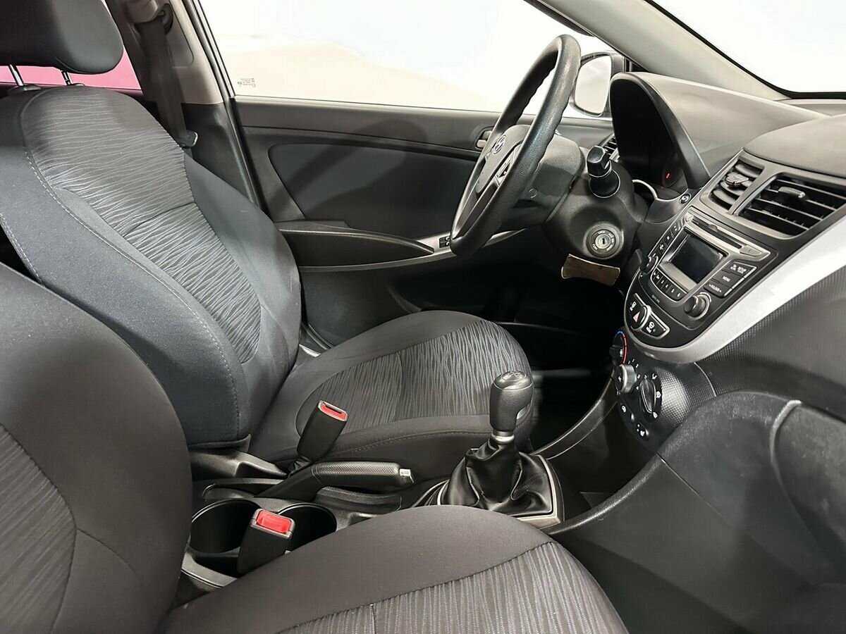 Hyundai Solaris б/у, 2015, Механическая. Фото: #9