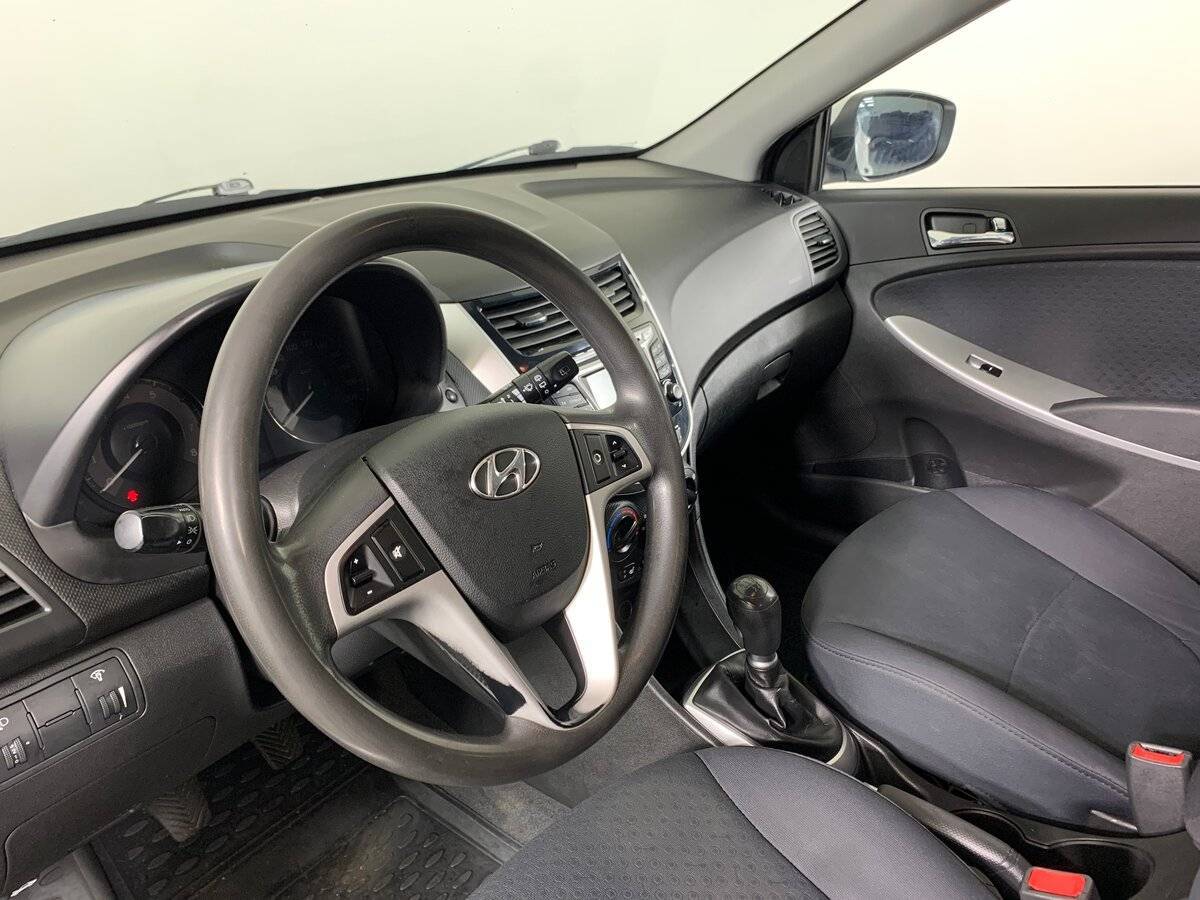 Hyundai Solaris б/у, 2013, Механическая. Фото: #10