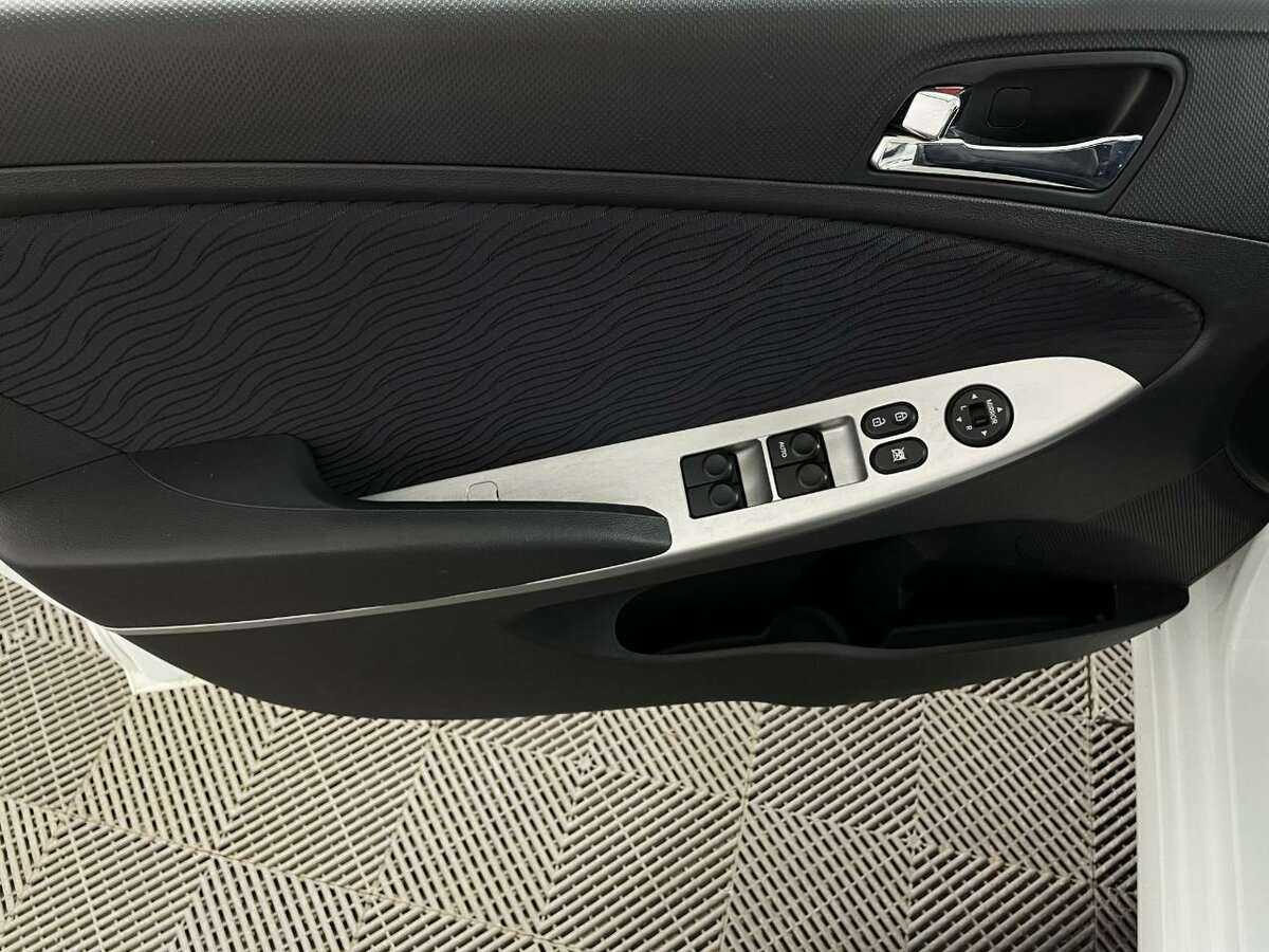 Hyundai Solaris б/у, 2012, Автоматическая. Фото: #7