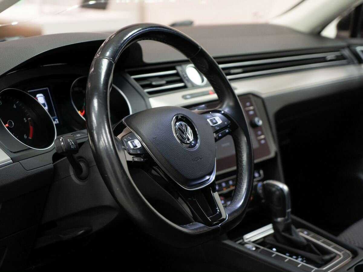 Volkswagen Passat б/у, 2017, Роботизированная. Фото: #4