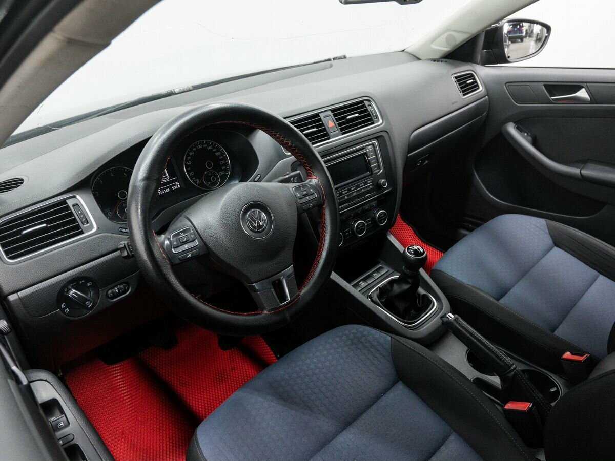 Volkswagen Jetta б/у, 2013, Механическая. Фото: #12