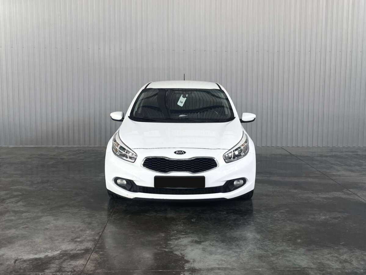 Kia Ceed б/у, 2013, Механическая. Фото: #1