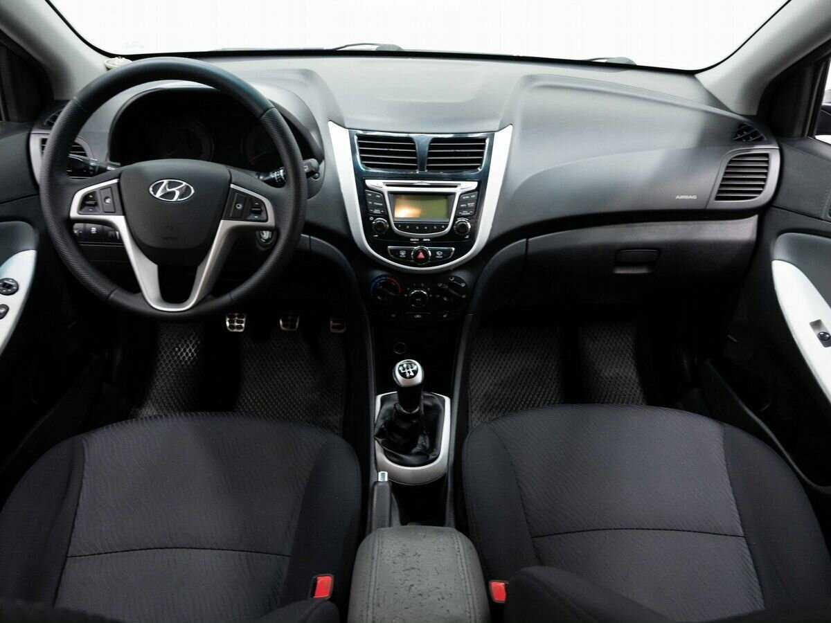 Hyundai Solaris б/у, 2012, Механическая. Фото: #12