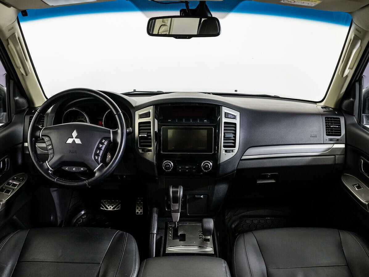 Mitsubishi Pajero б/у, 2017, Автоматическая. Фото: #12