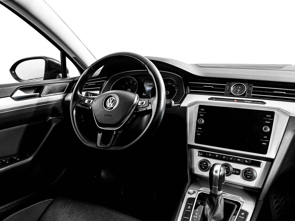 Volkswagen Passat б/у, 2018, Роботизированная. Фото: #8
