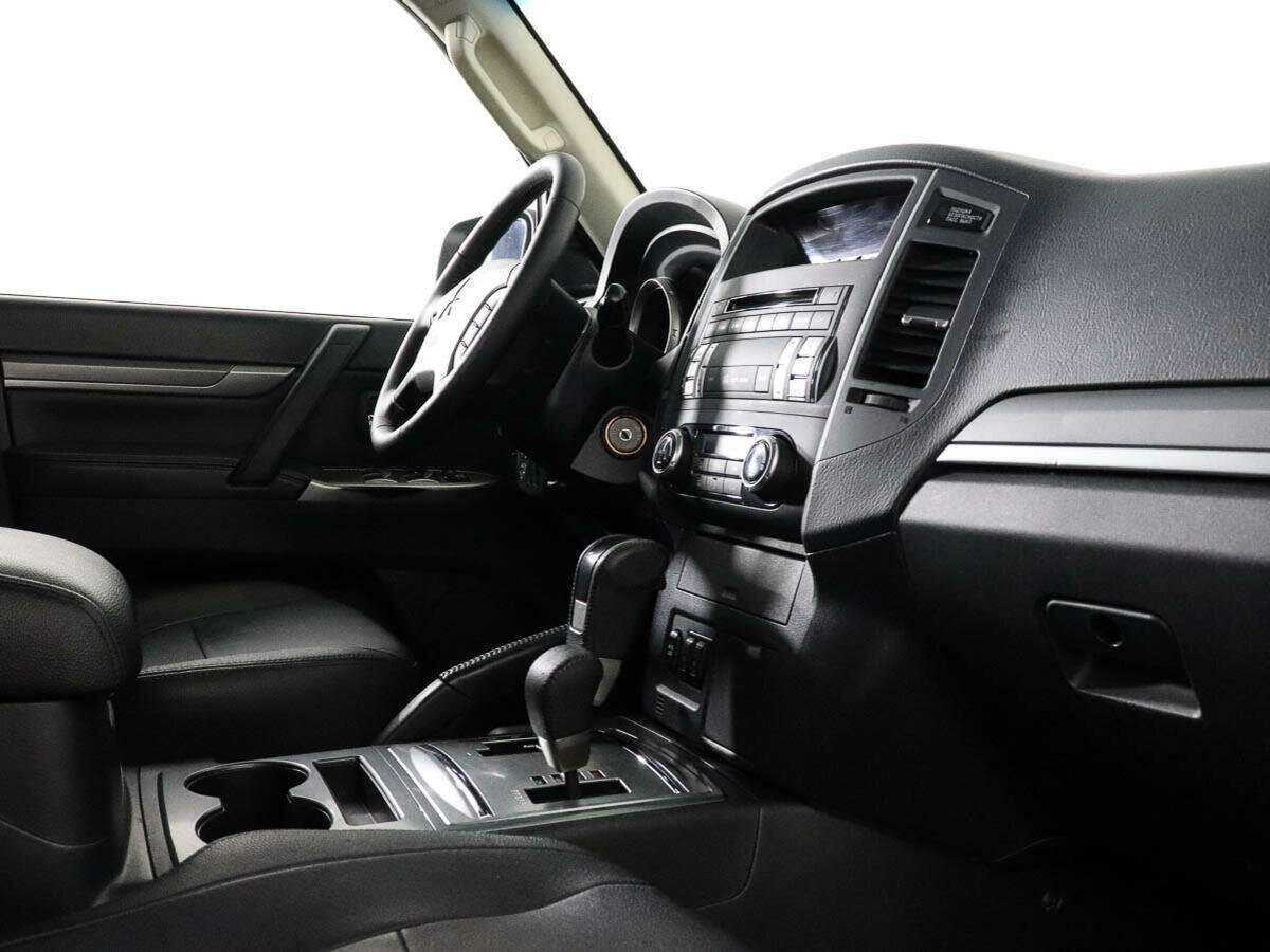 Mitsubishi Pajero б/у, 2014, Автоматическая. Фото: #6