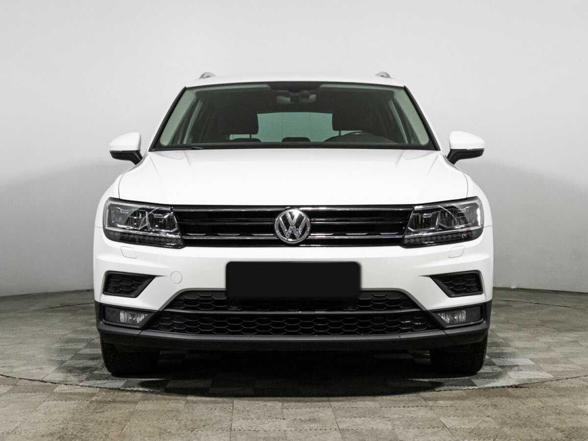 Volkswagen Tiguan б/у, 2018, Роботизированная. Посмотреть фото