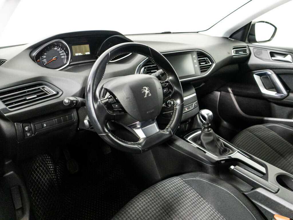 Peugeot 308 б/у, 2018, Механическая. Фото: #10