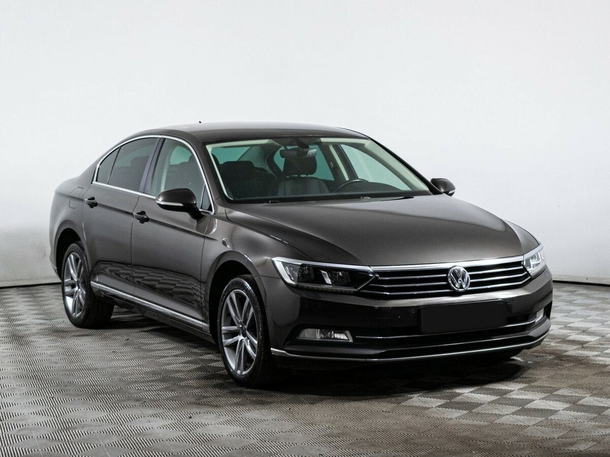 Volkswagen Passat б/у, 2017, Роботизированная. Фото: #2