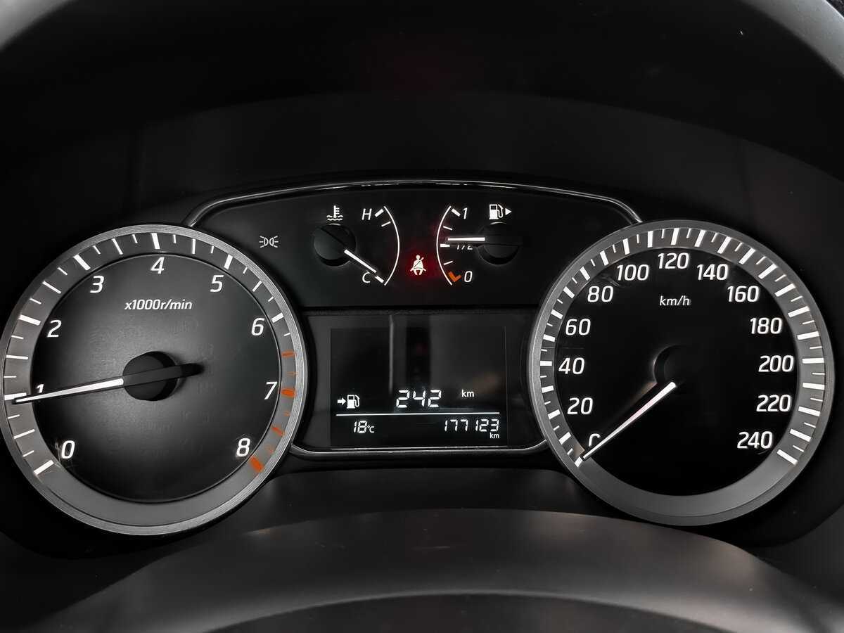 Nissan Sentra б/у, 2014, Механическая. Фото: #15