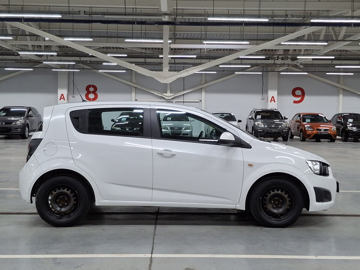 Chevrolet Aveo б/у, 2015, Автоматическая. Фото: #3