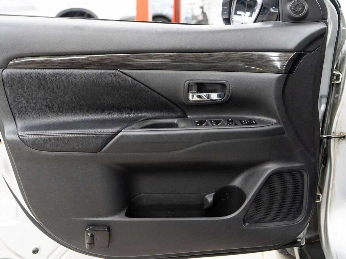Mitsubishi Outlander б/у, 2017, Вариатор. Фото: #14