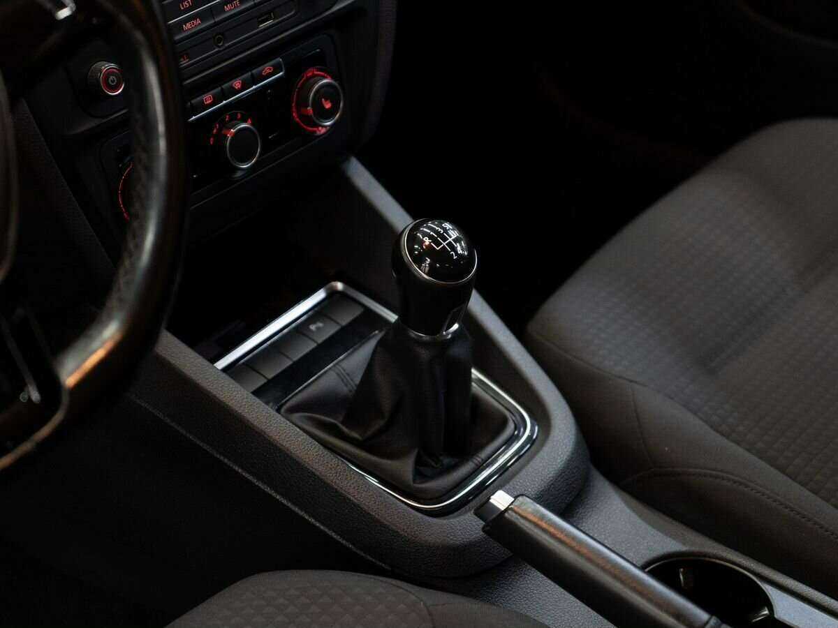 Volkswagen Jetta б/у, 2016, Механическая. Фото: #11