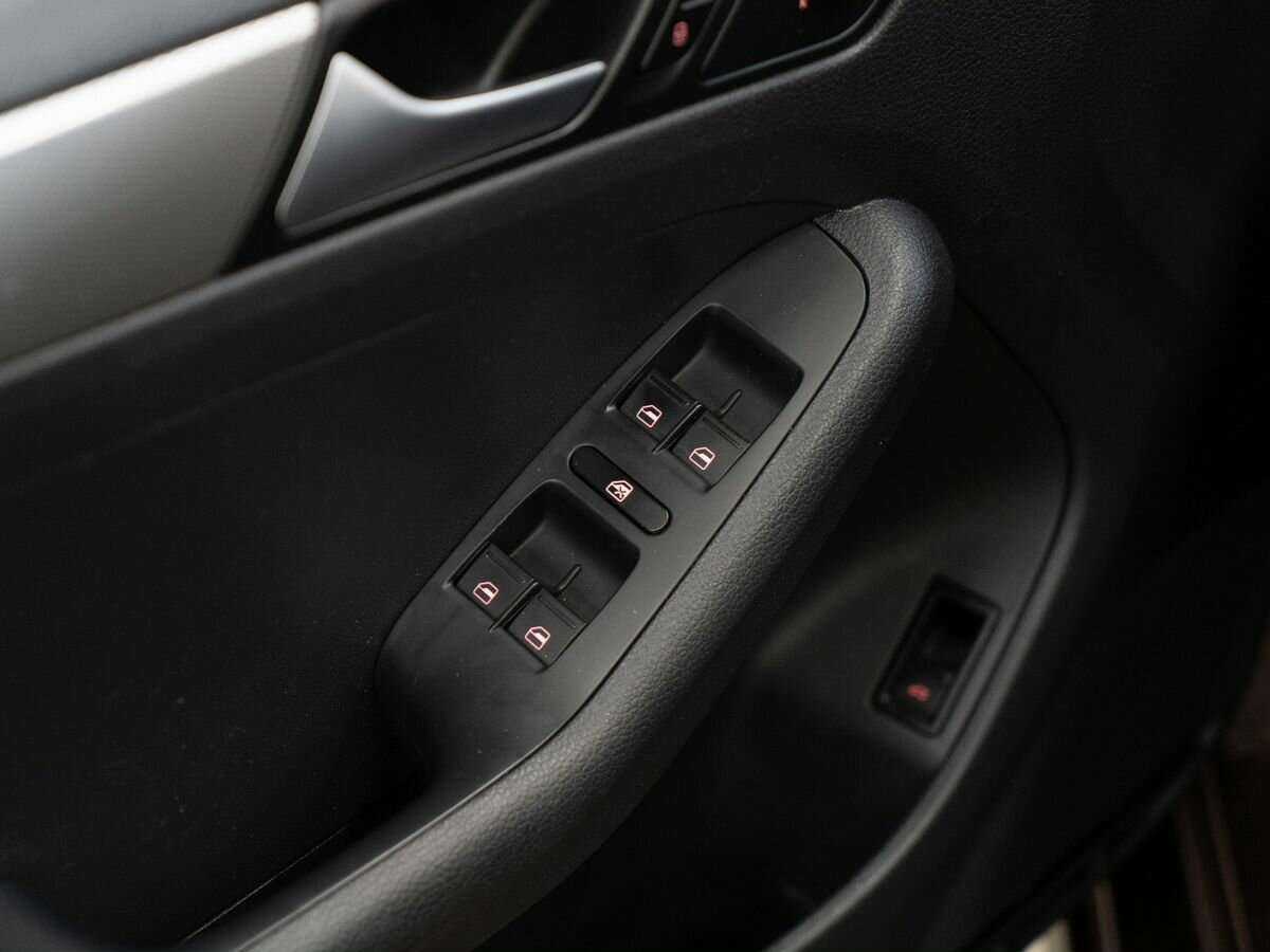 Volkswagen Jetta б/у, 2016, Механическая. Фото: #14