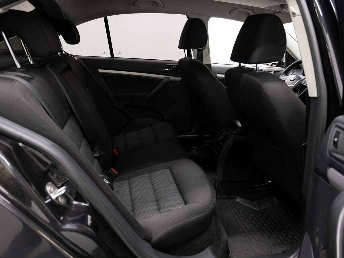Skoda Octavia б/у, 2012, Механическая. Фото: #4