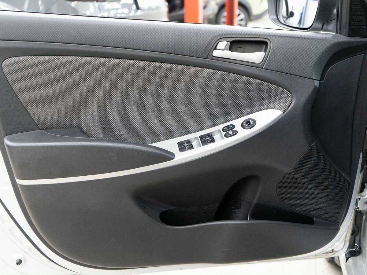 Hyundai Solaris б/у, 2013, Автоматическая. Фото: #11