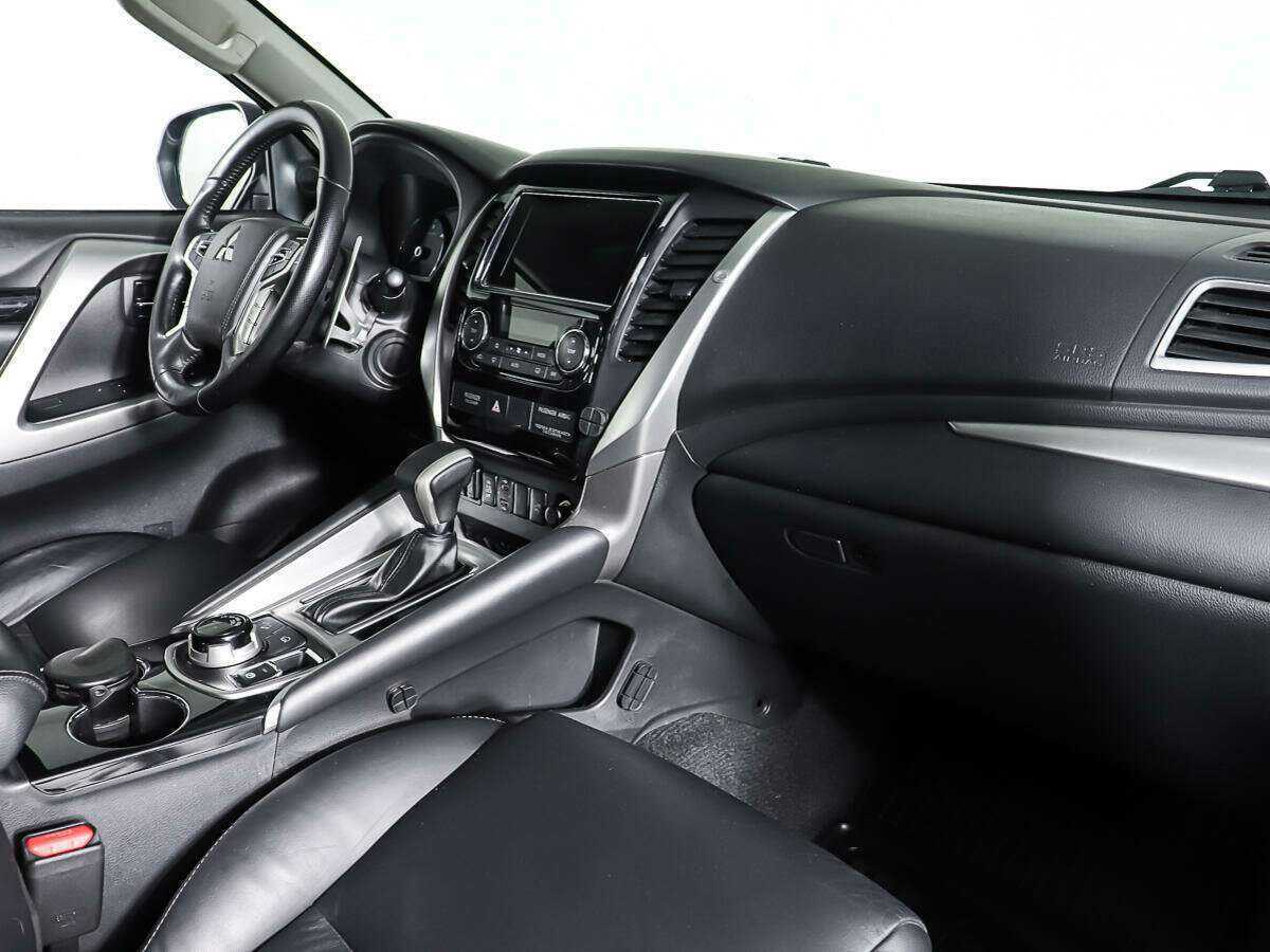Mitsubishi Pajero Sport б/у, 2018, Автоматическая. Фото: #8