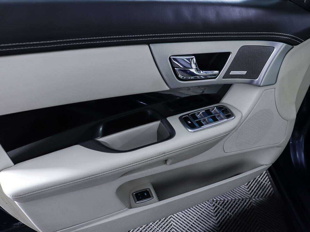 Jaguar XF б/у, 2012, Автоматическая. Фото: #15