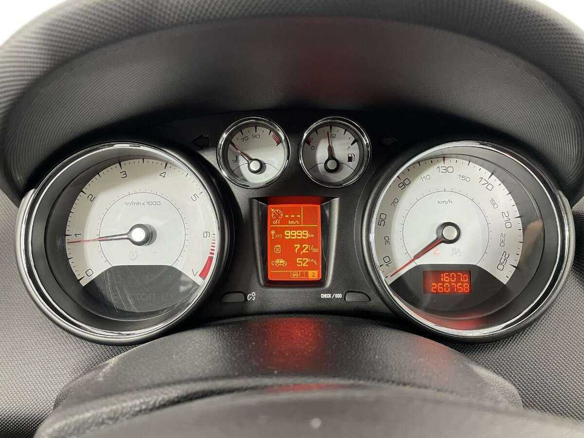 Peugeot 408 б/у, 2016, Механическая. Фото: #10