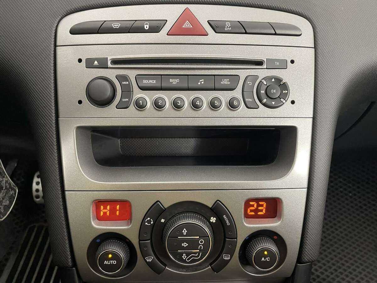 Peugeot 408 б/у, 2016, Механическая. Фото: #11