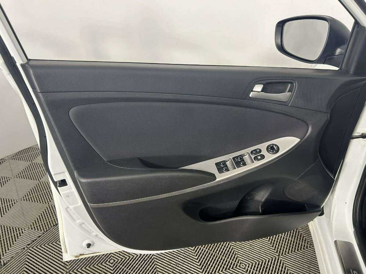 Hyundai Solaris б/у, 2015, Автоматическая. Фото: #7