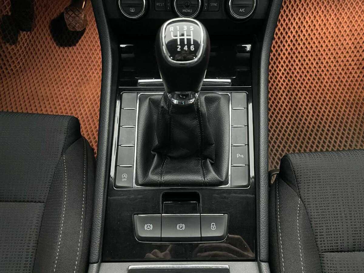 Skoda Superb б/у, 2016, Механическая. Фото: #11
