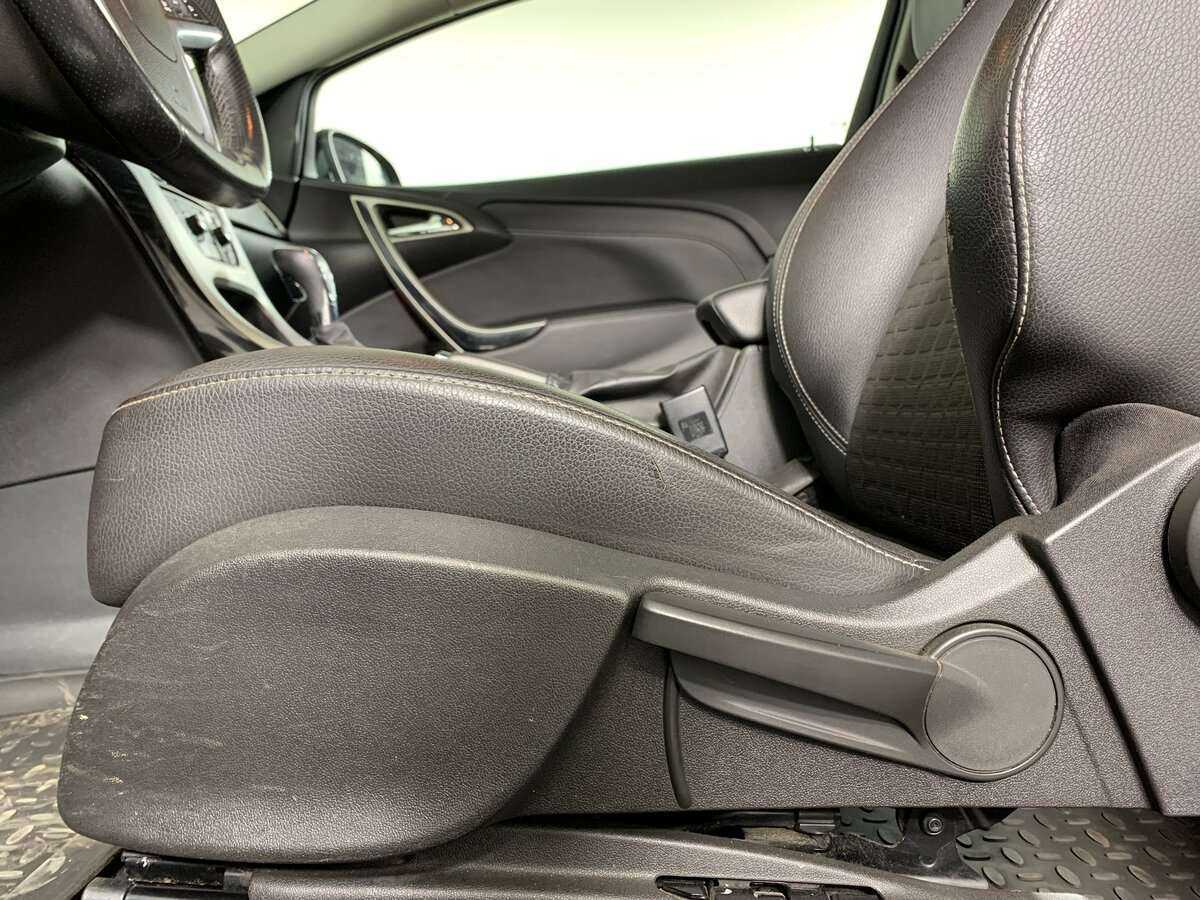 Opel Astra б/у, 2012, Автоматическая. Фото: #11