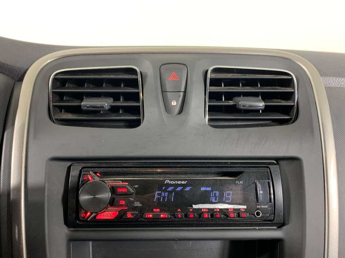 Renault Sandero б/у, 2017, Механическая. Фото: #12