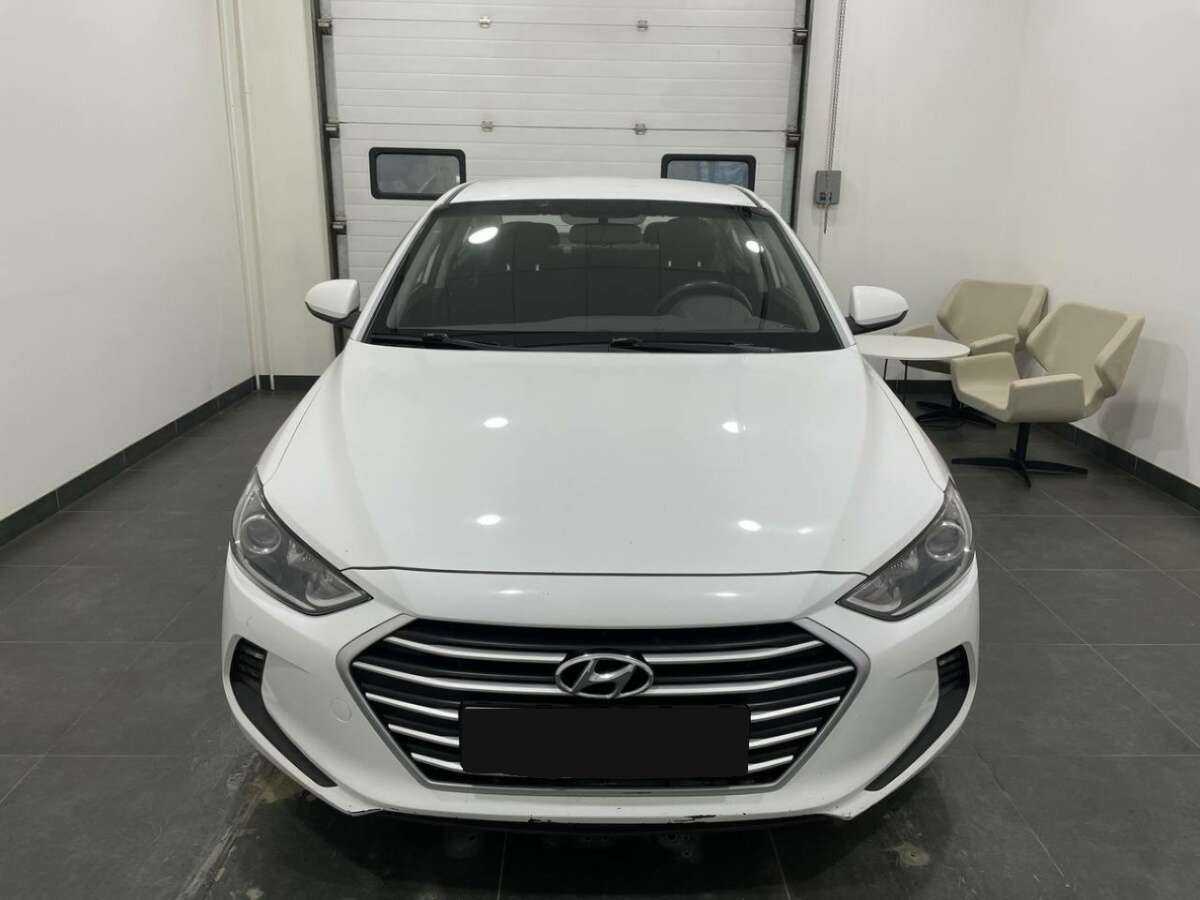Hyundai Elantra б/у, 2016, Механическая. Фото: #1